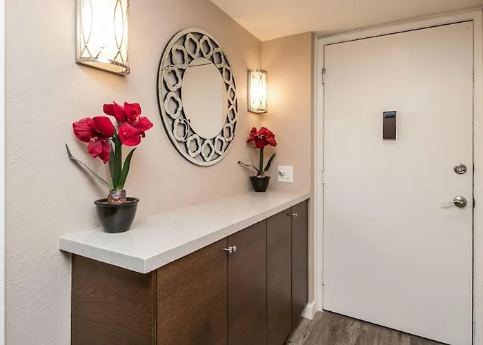 Cozy 2-bdrm In Heart Of Old Town