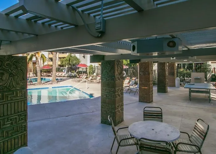 Cozy 2-bdrm In Heart Of Old Town Ferienhaus *