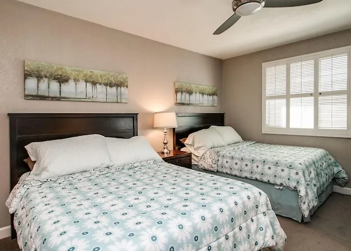 Cozy 2-bdrm In Heart Of Old Town