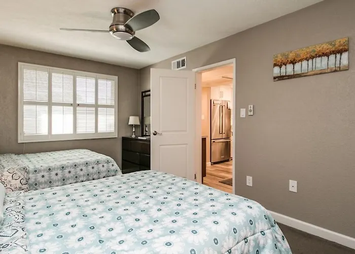 Cozy 2-bdrm In Heart Of Old Town *