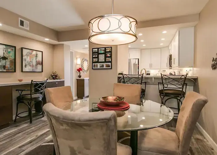 Cozy 2-bdrm In Heart Of Old Town