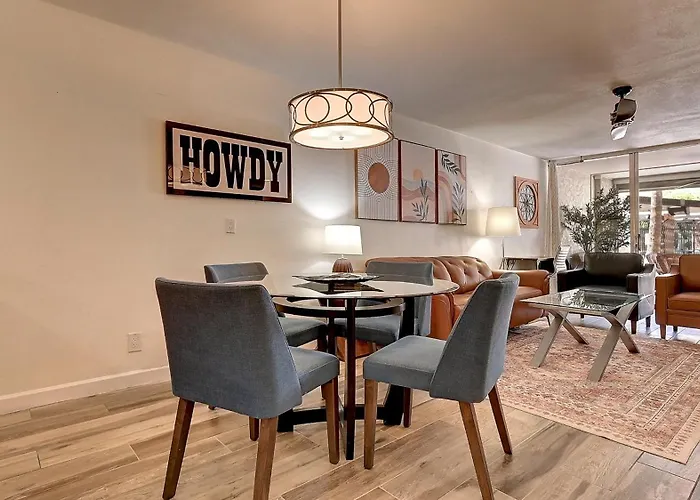 Holiday home Summer Specials Cozy 2-bdrm In Heart Of Old Town