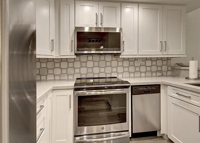 Summer Specials Cozy 2-bdrm In Heart Of Old Town