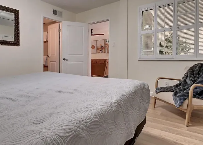 Summer Specials Cozy 2-bdrm In Heart Of Old Town Holiday home *
