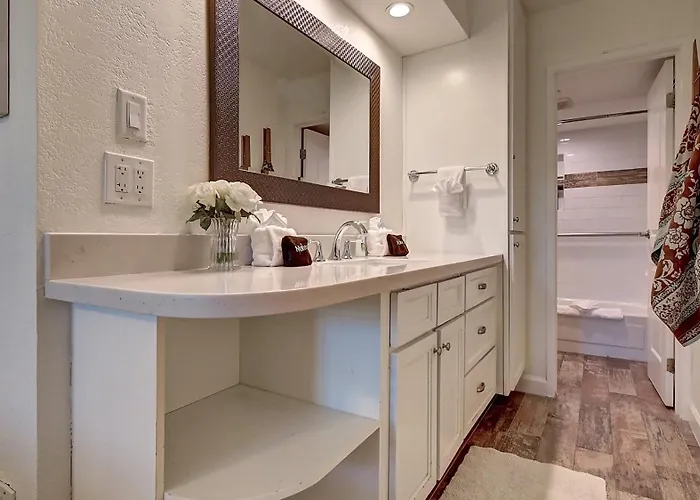 Holiday home Summer Specials Cozy 2-bdrm In Heart Of Old Town *